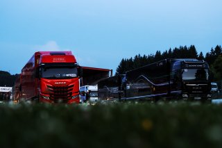 Teams arriving at the circuit