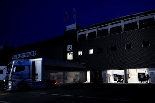 Teams arriving at the circuit