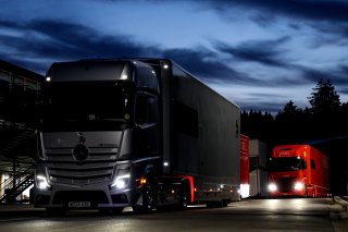 Teams arriving at the circuit