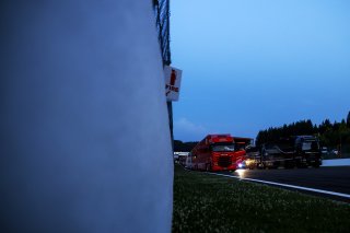 Teams arriving at the circuit