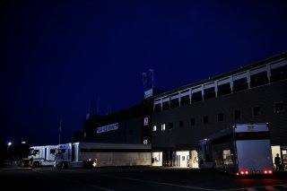 Teams arriving at the circuit