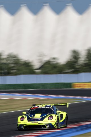 #97 - Rutronik Racing - Loek HARTOG - Eshan PIERIS - Porsche 911 GT3 R (992)