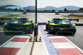 #97 - Rutronik Racing - Loek HARTOG - Eshan PIERIS - Porsche 911 GT3 R (992)