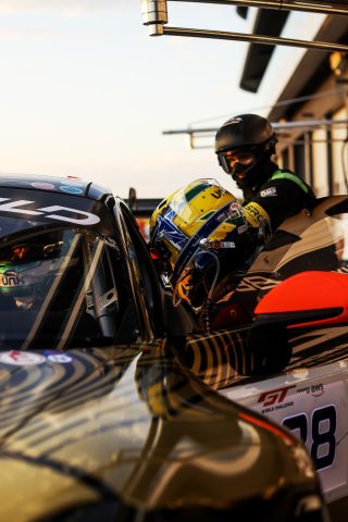 #888 - UNX Racing - Mathieu DETRY - Fabian DUFFIEUX - Porsche 911 GT3 R (992)