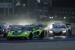 #97 - Rutronik Racing - Loek HARTOG - Eshan PIERIS - Porsche 911 GT3 R (992)