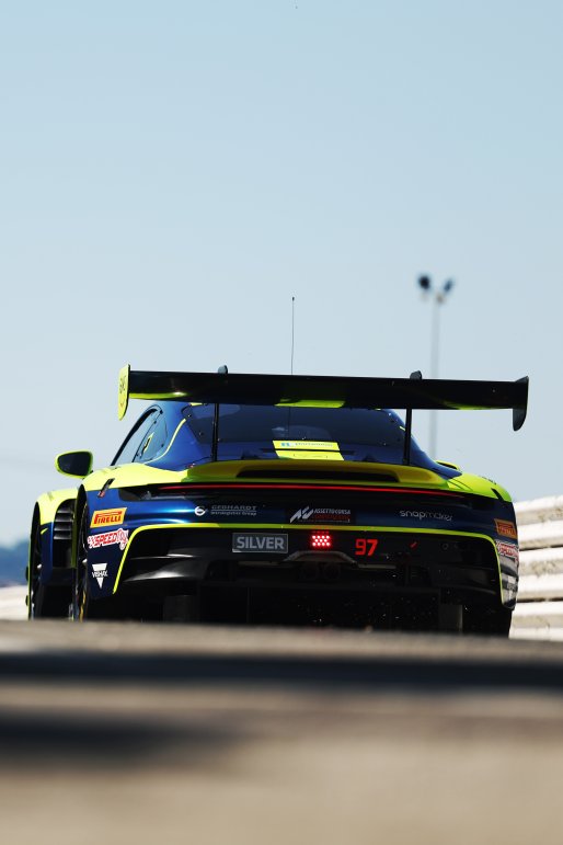 #97 - Rutronik Racing - Loek HARTOG - Eshan PIERIS - Porsche 911 GT3 R (992) | SRO / JEP