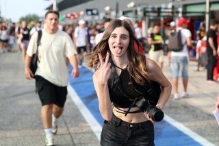 Fans on the Pitwalk / Autograph Session