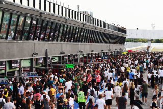 Fans on the Pitwalk / Autograph Session