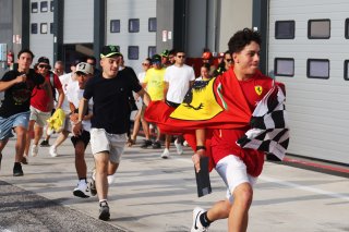 Fans on the Pitwalk / Autograph Session