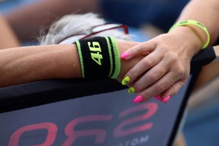 Rossi fans on the Pitwalk / Autograph Session