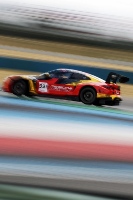 #991 - Paradine Competition - Jake DENNIS - Darren LEUNG - BMW M4 GT3 EVO  | SRO / JEP