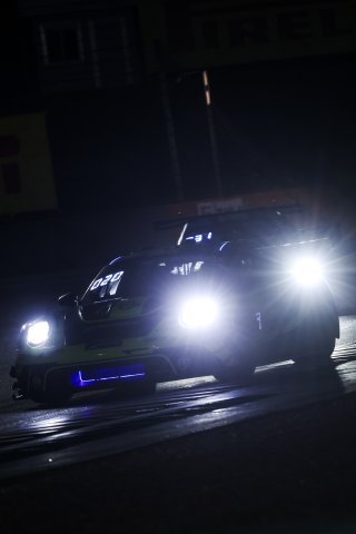 #96 - Rutronik Racing - Patric NIEDERHAUSER - Sven MULLER - Porsche 911 GT3 R (992)