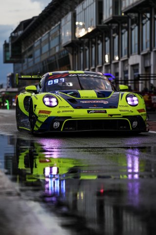 #97 - Rutronik Racing - Loek HARTOG - Eshan PIERIS - Porsche 911 GT3 R (992)