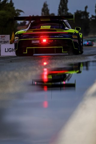 #97 - Rutronik Racing - Loek HARTOG - Eshan PIERIS - Porsche 911 GT3 R (992)