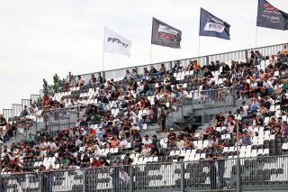 Fans watch qualifying