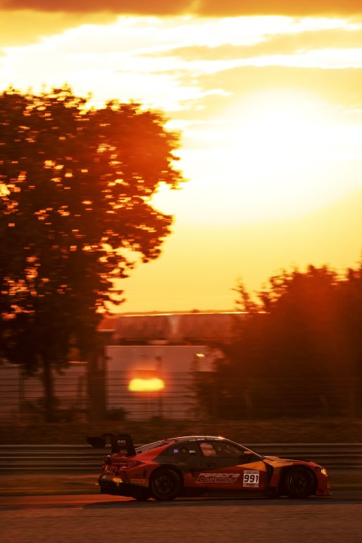 #991 - Paradine Competition - Jake DENNIS - Darren LEUNG - BMW M4 GT3 EVO  | SRO / JEP