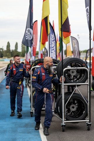 The Grid for Race 1