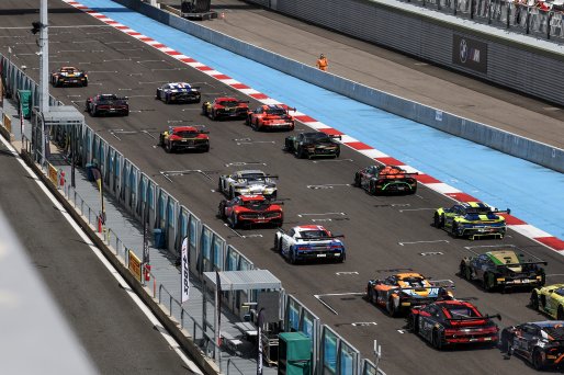 Start of Race 2 - #59 - Garage 59 - Marvin KIRCHHOFER - Benjamin GOETHE - McLaren 720S GT3 EVO leads from #63 - GRT - Grasser Racing Team - Luca ENGSTLER - Jordan PEPPER - Lamborghini Huracan GT3 EVO2  | SRO / JEP