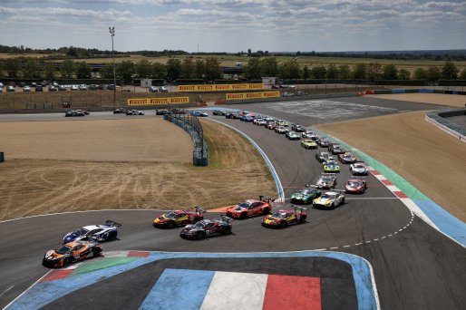 Start of Race 2 - #59 - Garage 59 - Marvin KIRCHHOFER - Benjamin GOETHE - McLaren 720S GT3 EVO leads from #63 - GRT - Grasser Racing Team - Luca ENGSTLER - Jordan PEPPER - Lamborghini Huracan GT3 EVO2  | SRO / JEP