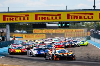Start of Race 2 - #59 - Garage 59 - Marvin KIRCHHOFER - Benjamin GOETHE - McLaren 720S GT3 EVO leads from #63 - GRT - Grasser Racing Team - Luca ENGSTLER - Jordan PEPPER - Lamborghini Huracan GT3 EVO2 