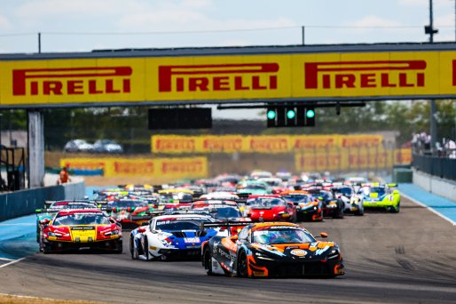 Start of Race 2 - #59 - Garage 59 - Marvin KIRCHHOFER - Benjamin GOETHE - McLaren 720S GT3 EVO leads from #63 - GRT - Grasser Racing Team - Luca ENGSTLER - Jordan PEPPER - Lamborghini Huracan GT3 EVO2  | SRO / JEP