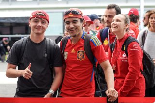 Pit walk and autograph session