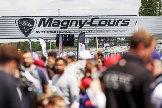 Pit walk and autograph session
