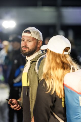 Fans pit walk by night