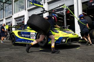 #97 - Rutronik Racing - Loek HARTOG - Eshan PIERIS - Porsche 911 GT3 R (992)