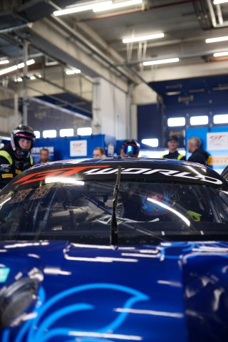#97 - Rutronik Racing - Loek HARTOG - Antares AU - Morris SCHURING - Porsche 911 GT3 R (992)