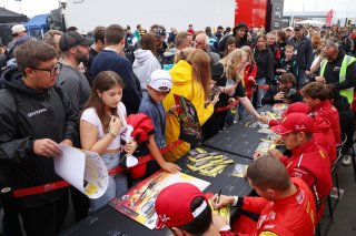 Autograph session