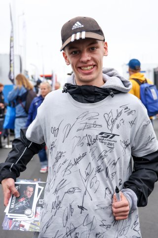 Autograph session