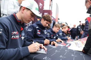 Drivers at the Autograph Session
