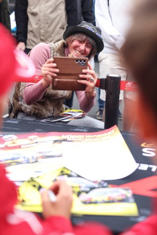 Fans at the Autograph Session