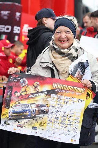 Fans at the Autograph Session