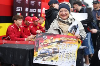 Fans at the Autograph Session