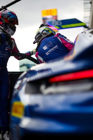 #97 - Rutronik Racing - Loek HARTOG - Antares AU - Morris SCHURING - Porsche 911 GT3 R (992)