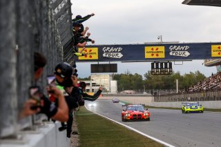 #32 - Team WRT - Kelvin VAN DER LINDE - Charles WEERTS - Ugo DE WILDE - BMW M4 GT3 EVO and #96 - Rutronik Racing - Sven MULLER - Patric NIEDERHAUSER - Alessio PICARIELLO - Porsche 911 GT3 R (992)