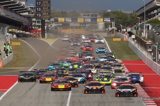 Start of the race, #58 - Garage 59 - Adam SMALLEY - Dean MACDONALD - Louis PRETTE - McLaren 720S GT3 EVO and #59 - Garage 59 - Joseph LOAKE - Marvin KIRCHOFER - Benjamin GOETHE - McLaren 720S GT3 EVO lead  | SRO / JEP