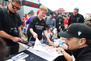 Fans at the Autograph Session