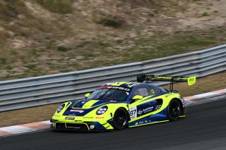 #97 - Rutronik Racing - Loek HARTOG - Eshan PIERIS - Porsche 911 GT3 R (992)