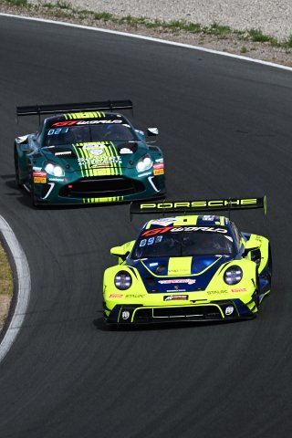 #97 - Rutronik Racing - Loek HARTOG - Eshan PIERIS - Porsche 911 GT3 R (992)