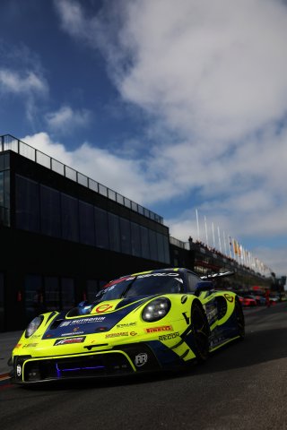 #96 - Rutronik Racing - Patric NIEDERHAUSER - Sven MULLER - Porsche 911 GT3 R (992)