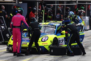 #97 - Rutronik Racing - Loek HARTOG - Eshan PIERIS - Porsche 911 GT3 R (992)