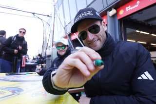 Autograph Session and pitwalk - #48 - Winward Racing - Lucas AUER - Maro ENGEL - Mercedes-AMG GT3 EVO 