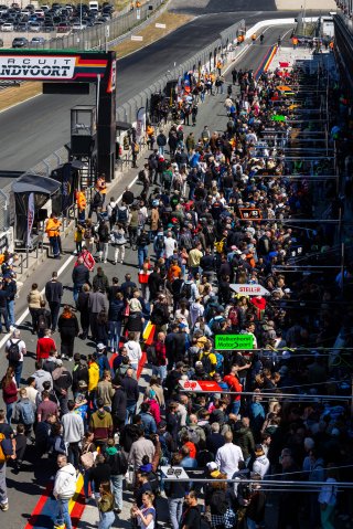 Autograph Session and Pitwalk