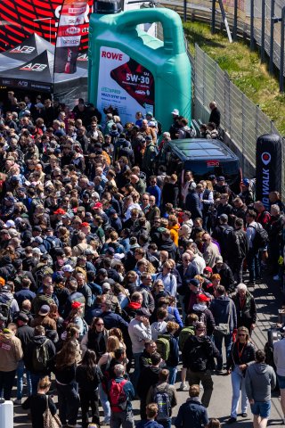 Autograph Session and Pitwalk