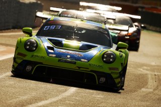 #97 - Rutronik Racing - Loek HARTOG - Eshan PIERIS - Porsche 911 GT3 R (992)