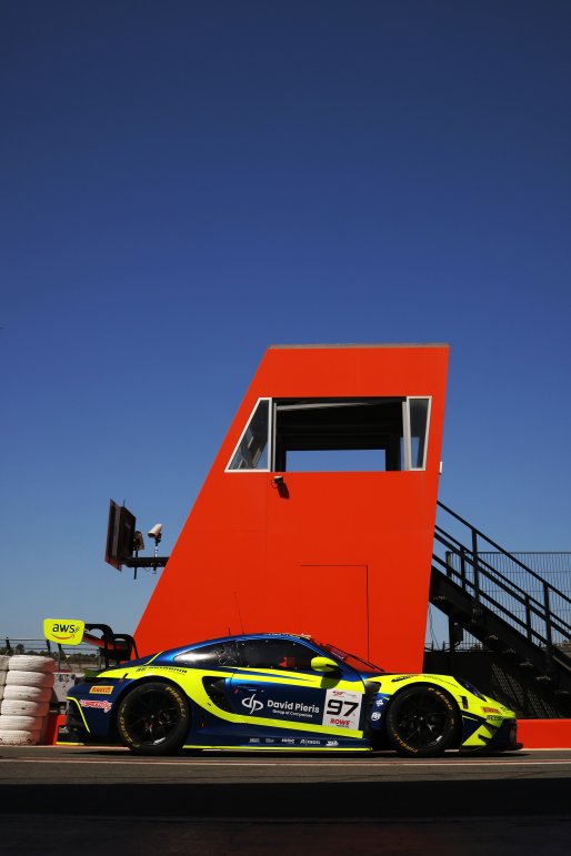 #97 - Rutronik Racing - Loek HARTOG - Eshan PIERIS - Porsche 911 GT3 R (992) | SRO / JEP