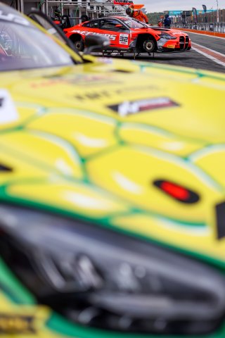 #32 - Team WRT - Charles WEERTS - Kelvin VAN DER LINDE - BMW M4 GT3 EVO 